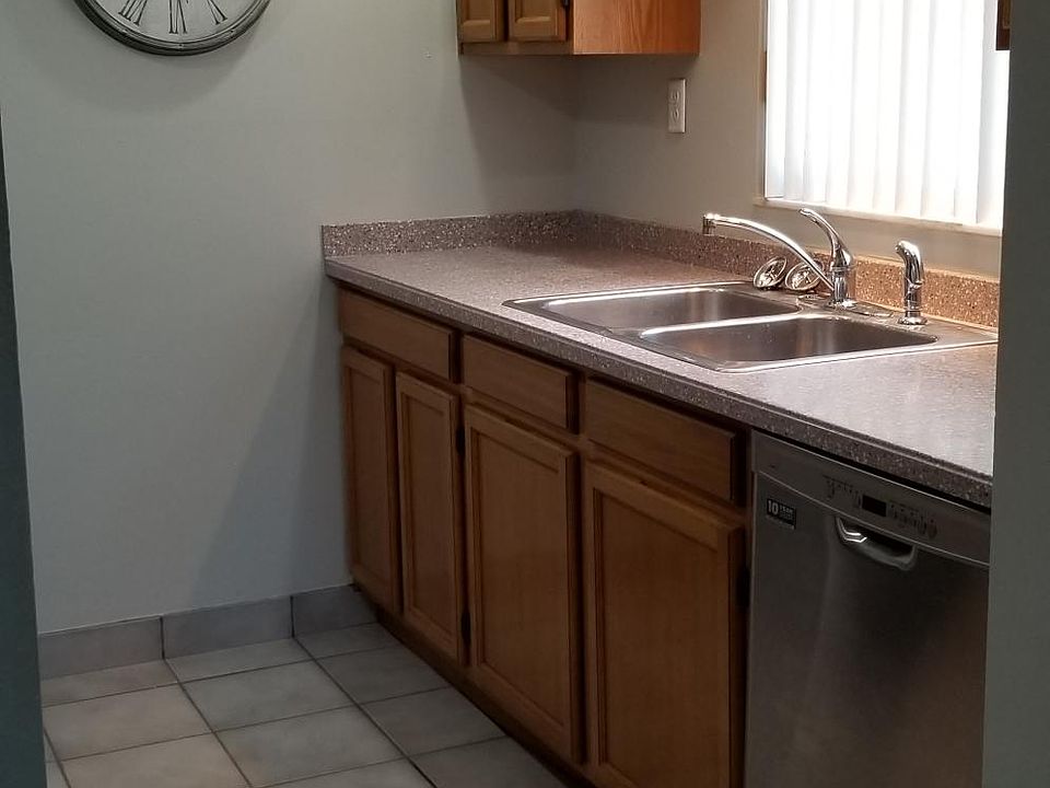 Kitchen sink, window and dishwasher