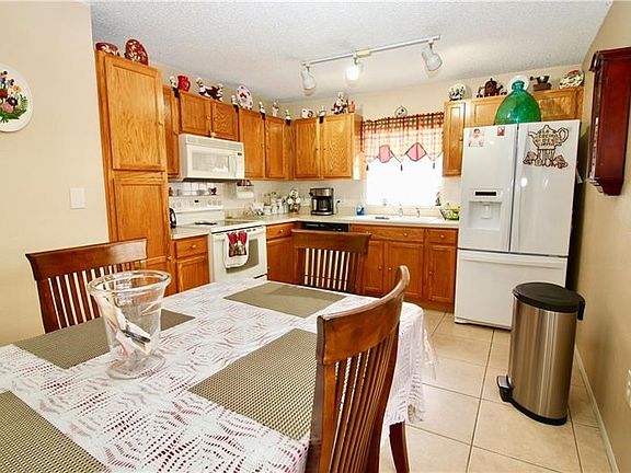 Kitchen & Dining Area