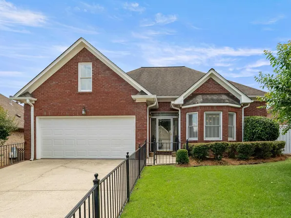 620 Village Crest Cir, Hoover, AL 35226