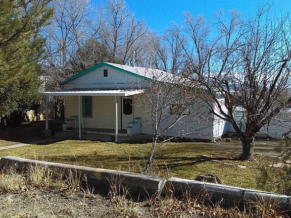View of large front yard