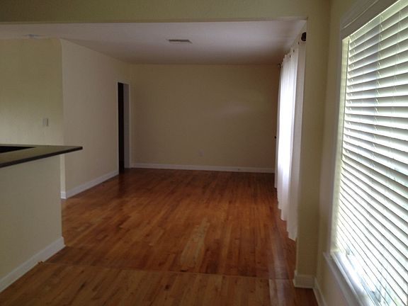4th image of 243 33rd Ave N