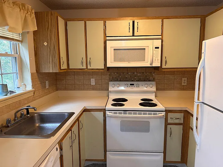 41 Crystal Ln #C — Photo 5