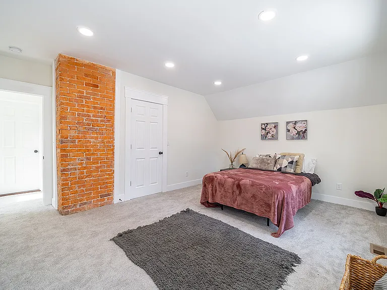 16 Montrose Ave — Photo 12