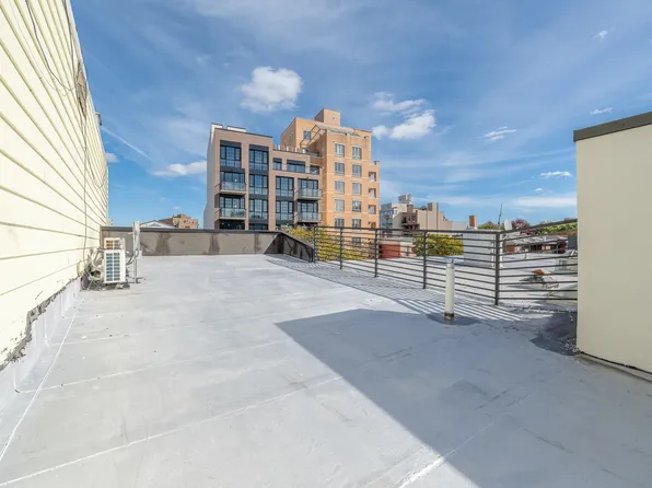 25-14 Newtown Avenue image 13 of 13