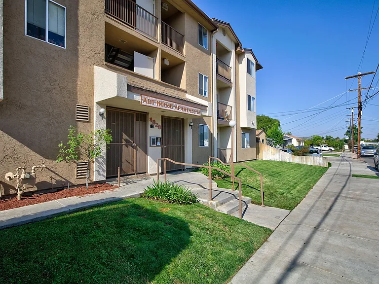 4828 Art St — Photo 10