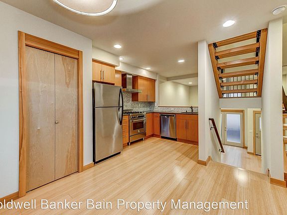 5th image of 6025 California Ave S Unit W