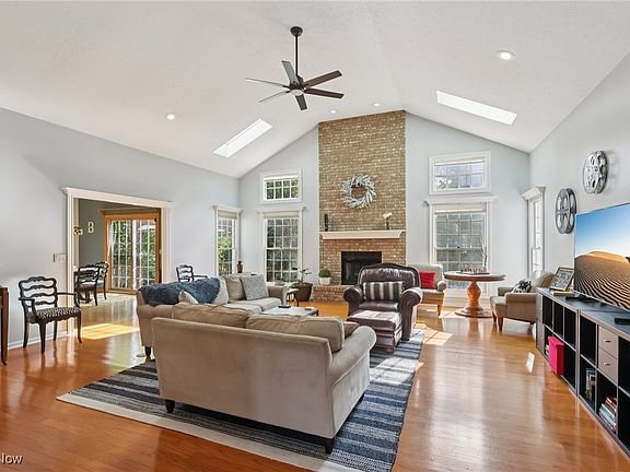 5th image of 1038 Orchard Ln