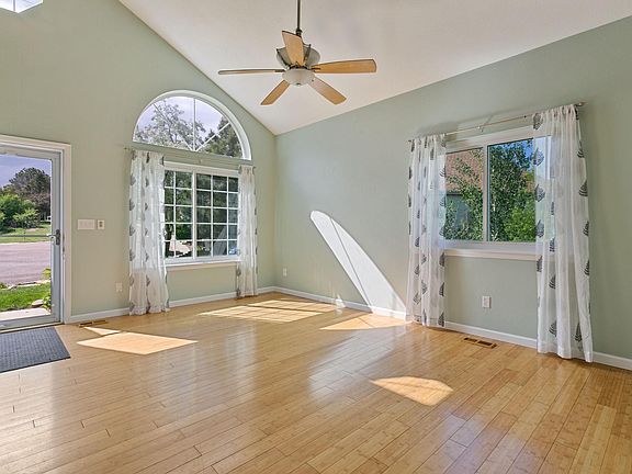 3rd image of 522 Sinton Ave