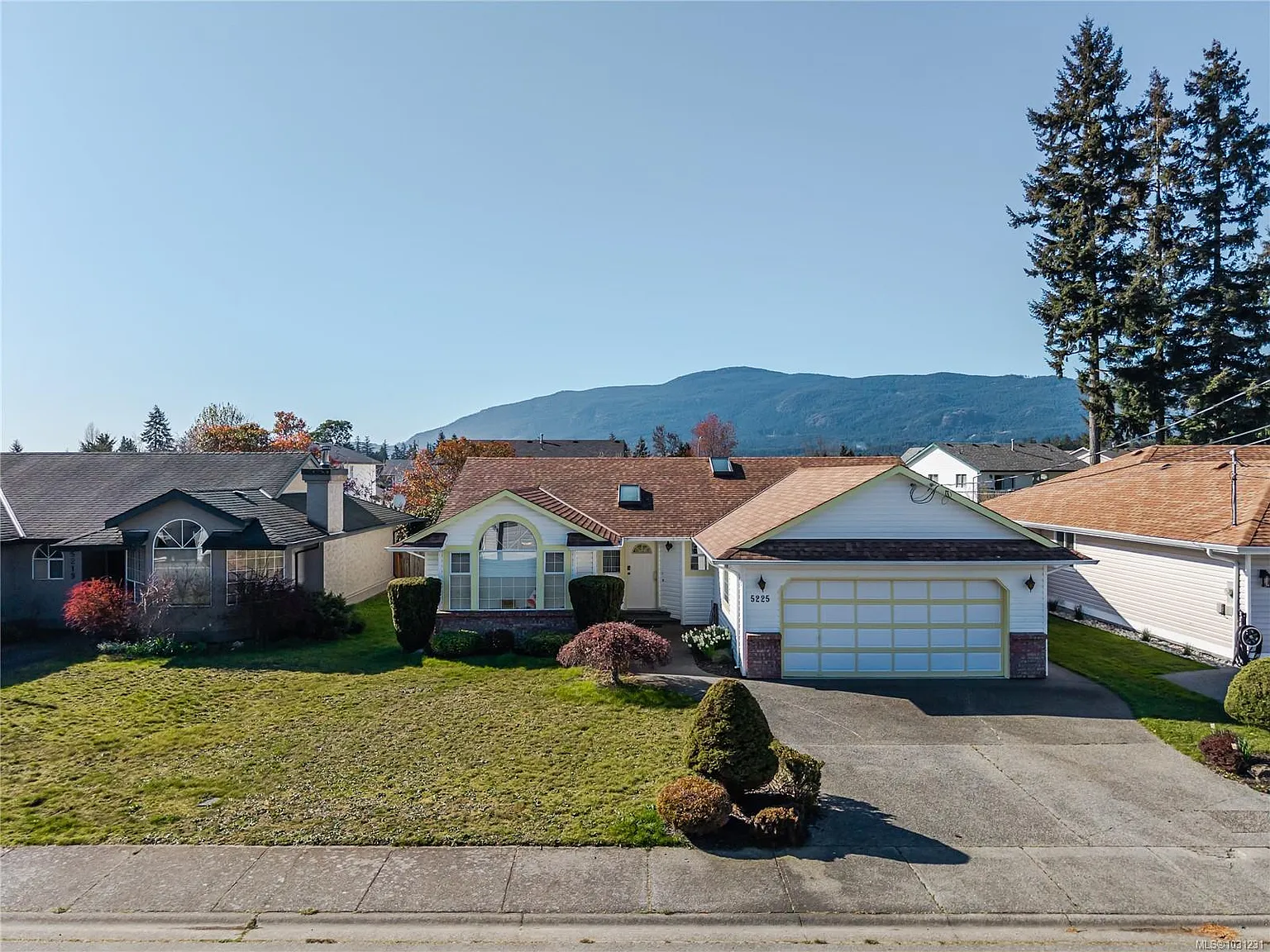 5225 Kaitlyns Way photo 1