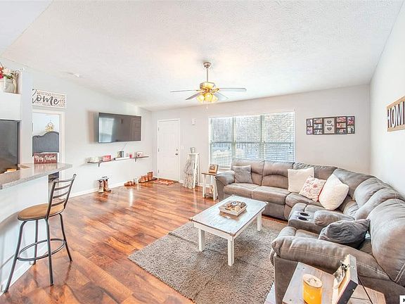 3rd image of 3023 Apple Valley Dr