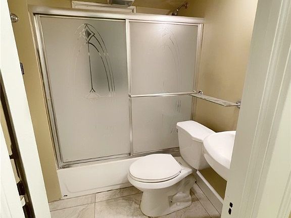 4th image of 4068 E 139th St
