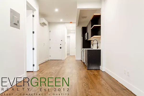 Rented by Greenrock Management | media 17