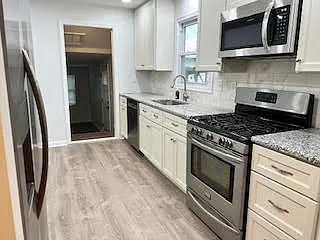 2303 Katherine Ave — Photo 4