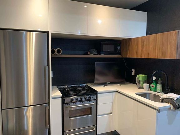 3rd image of 50 E 21st St #1CPRIVATEG