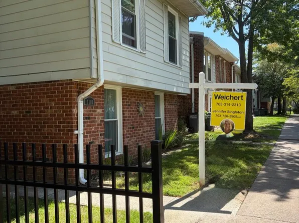 2108 Ferguson Pl, Herndon, VA 20170