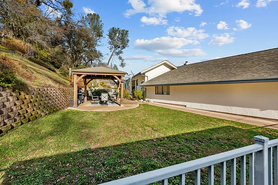 4 bed, 2548 sqft, $3,200 — Photo 4