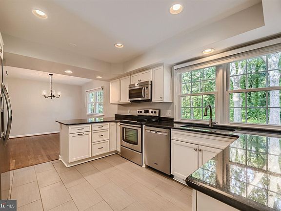 4th image of 1020 Garywood Ln