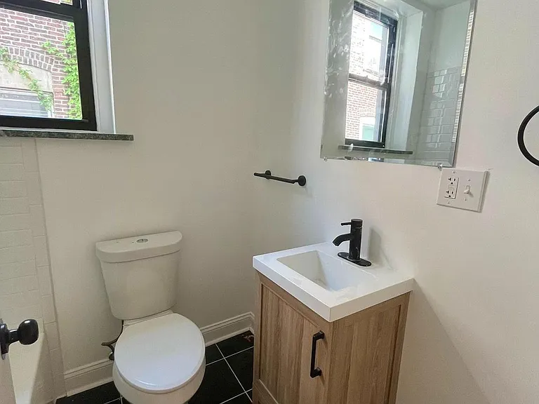 4413 Walnut St #2R — Photo 10