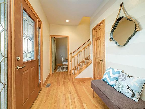 3rd image of 1070 Deer Valley Dr