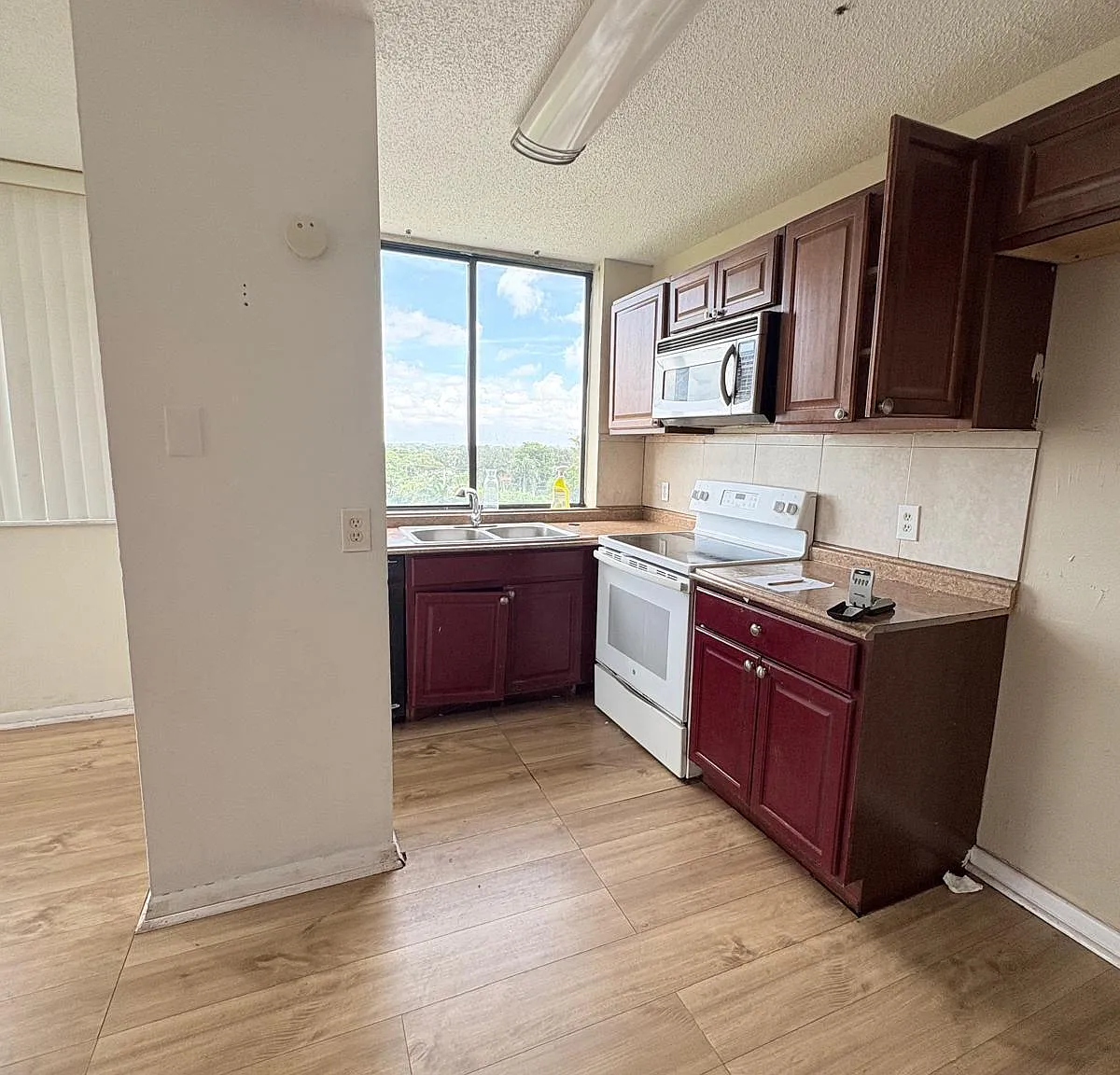 2 bed, 2.0 bath, 1032 sqft, $1,650 — Photo 4