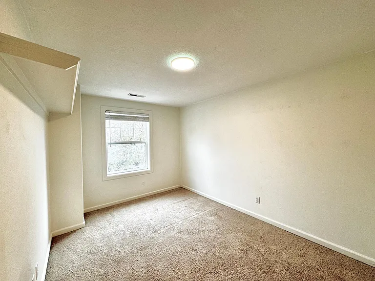 5817 NE 59th Ave — Photo 19
