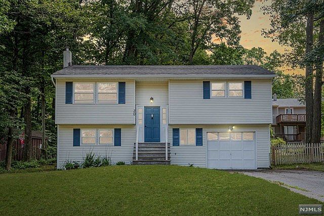 1st image of 20 Esther Dr