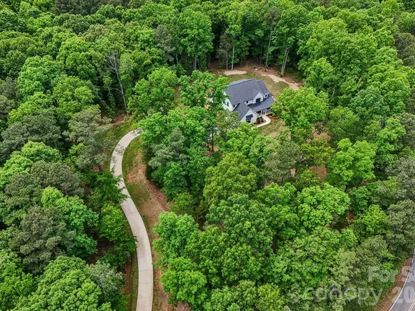 8049 Catawba Cove Dr, Belmont, NC 28012