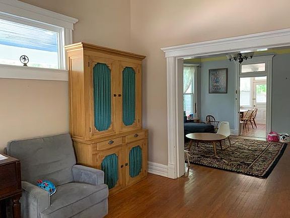 2nd image of 216 E Sutton St