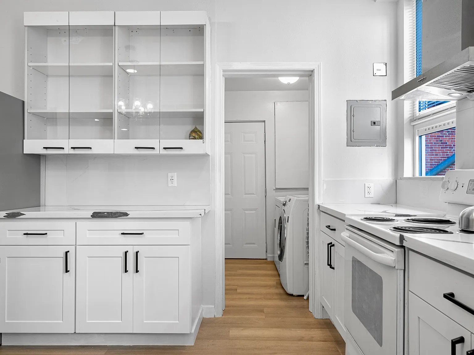 3 bed, 882 sqft, $3,250 — Photo 4