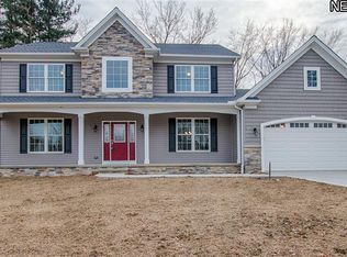 5224 Greenbriar Ln, Madison, OH 44057