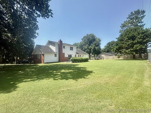 2nd image of 802 W Downing St