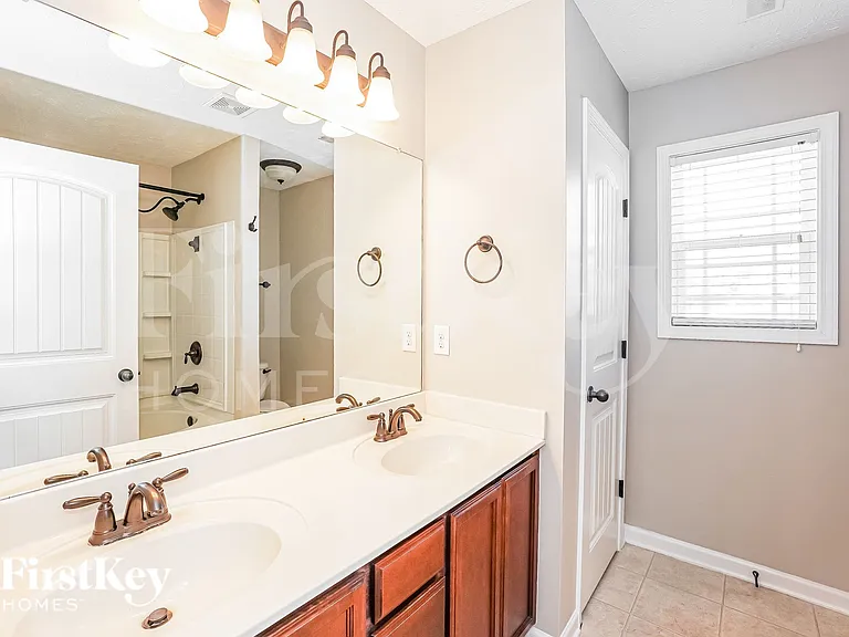1309 Loren Cir — Photo 10