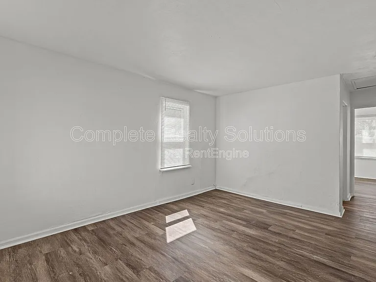 9823 Winkler Dr — Photo 11