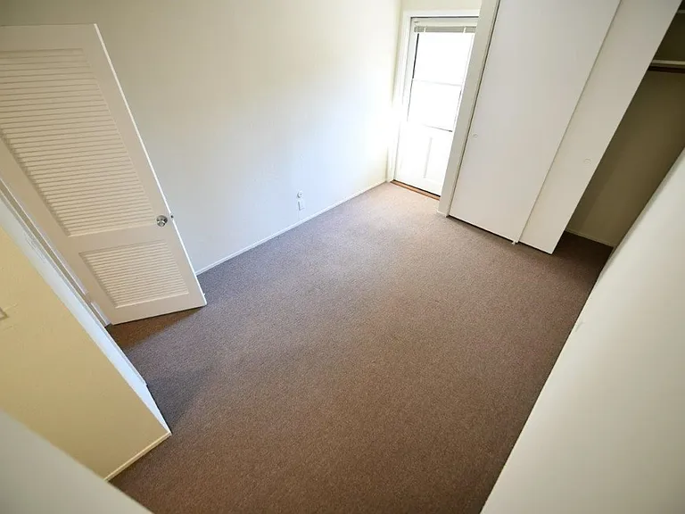 2415 College Ave. — Photo 12