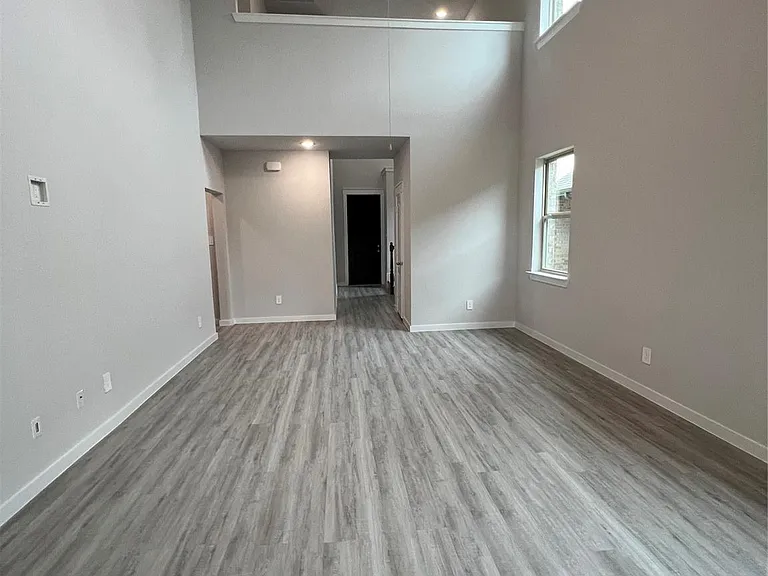 2907 Doggett Dr — Photo 16