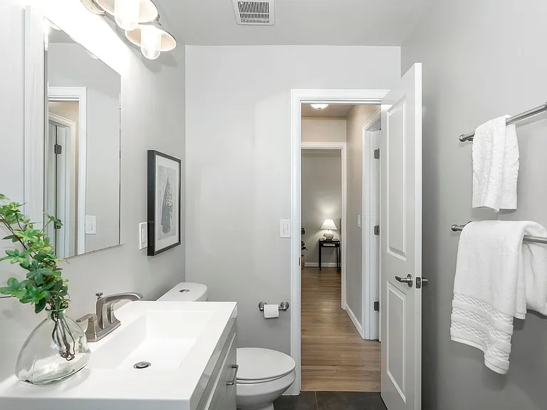 Sloan's Lake: 2-Bedroom 1 Bath With High-End Finishes — Photo 24