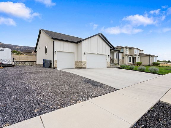 4th image of 3577 S Garibaldi Way