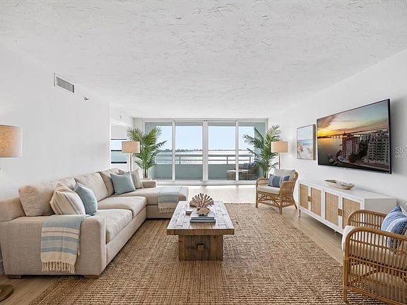 4th image of 888 BLVD OF THE ARTS #707
