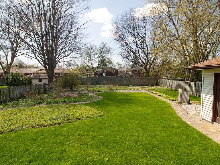 179 Burnside Dr #LOWER — Photo 25