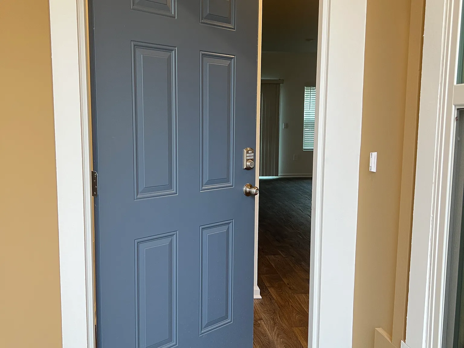 2 bed, 2.5 bath, 1210 sqft, $1,900 — Photo 2