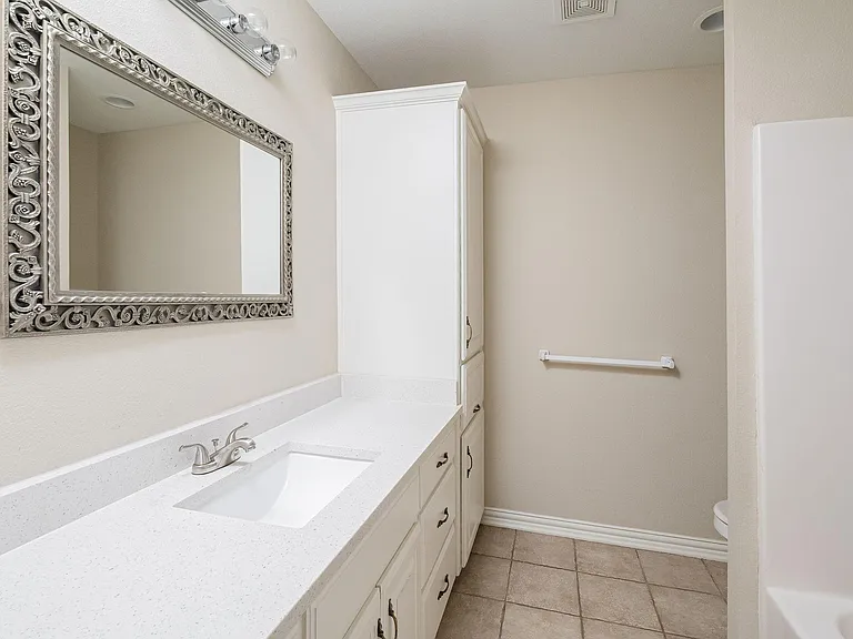 640 W Marshall Dr — Photo 9