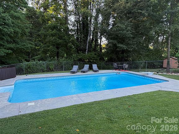 3rd image of 1100 Sunset Rd