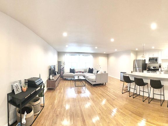 2nd image of 824 6th St APT 1