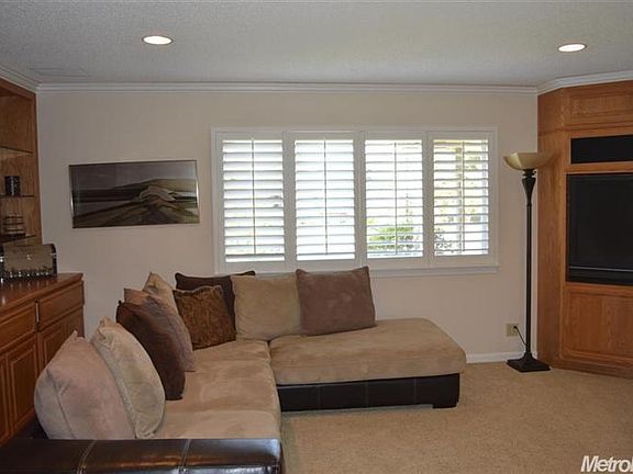 3rd image of 1221 Lakewood Dr