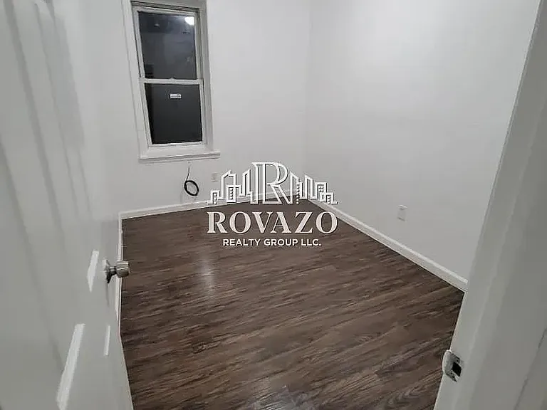 812 Clinton Ave #1R — Photo 5