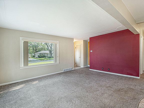 4th image of 132 Winston Dr