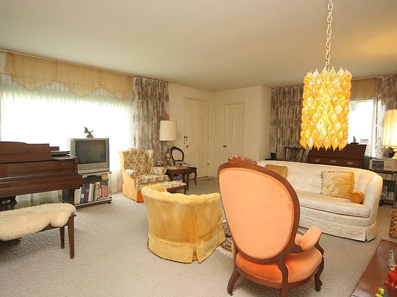 2nd image of 9800 Parkwood Dr