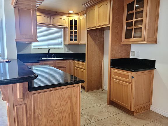 5th image of 143 14th St APT 9