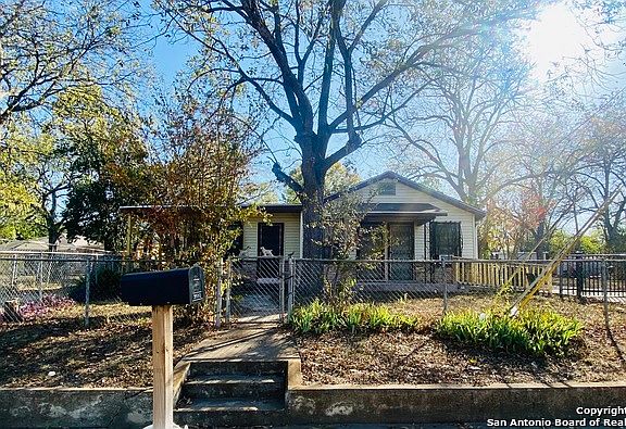 2nd image of 3502 Gracie St
