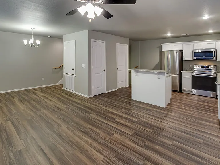 2818 W Auburn Dr — Photo 9